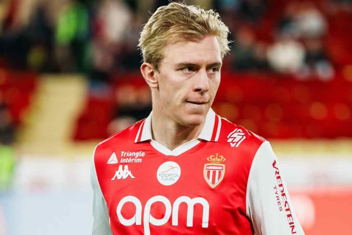 Mika Biereth con la maglia del Monaco