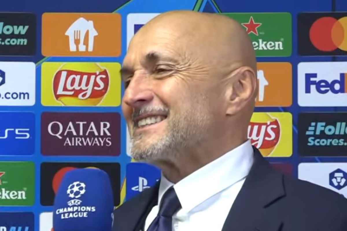 Luciano Spalletti sorride durante un'intervista