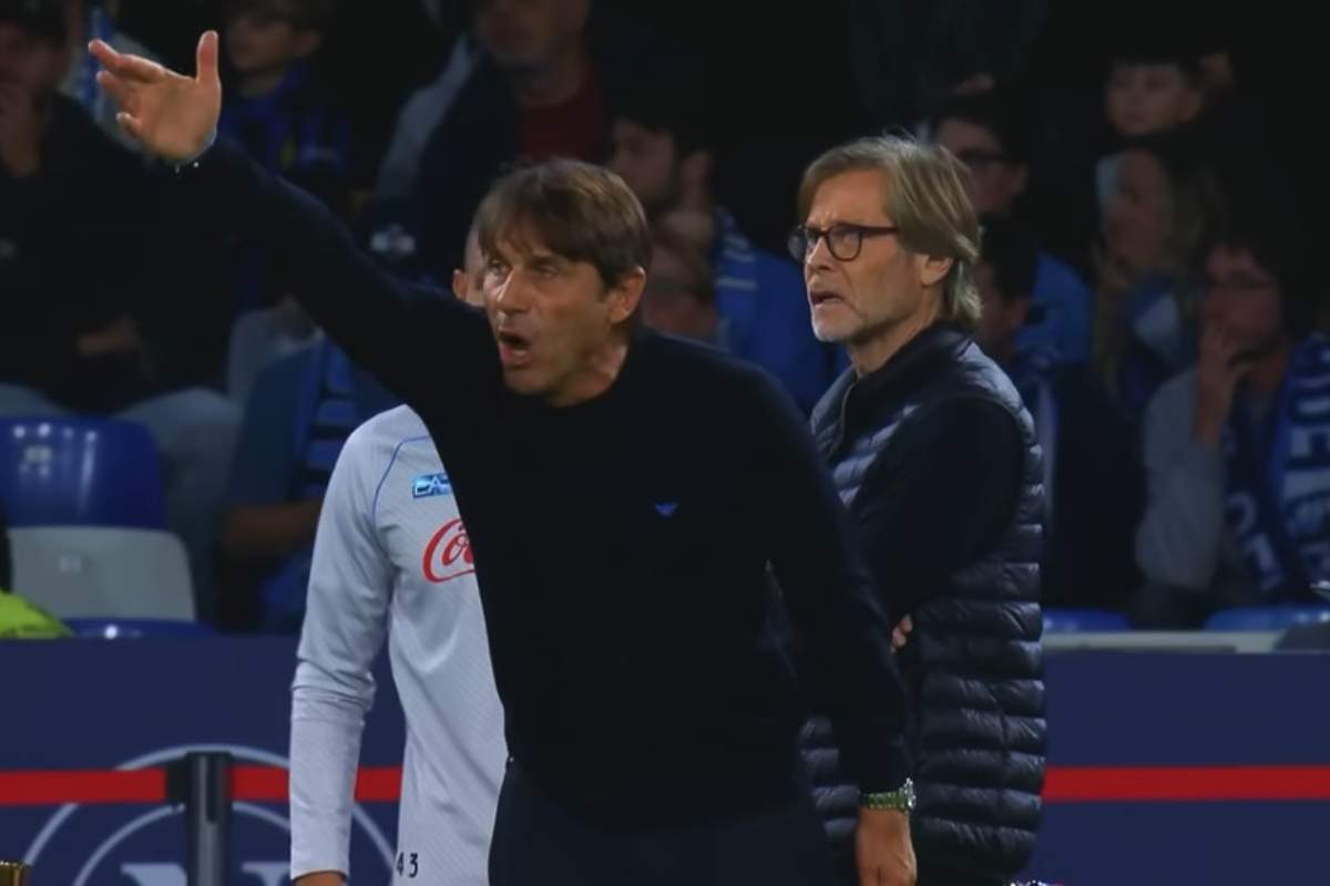 Antonio Conte agitato a bordo campo 