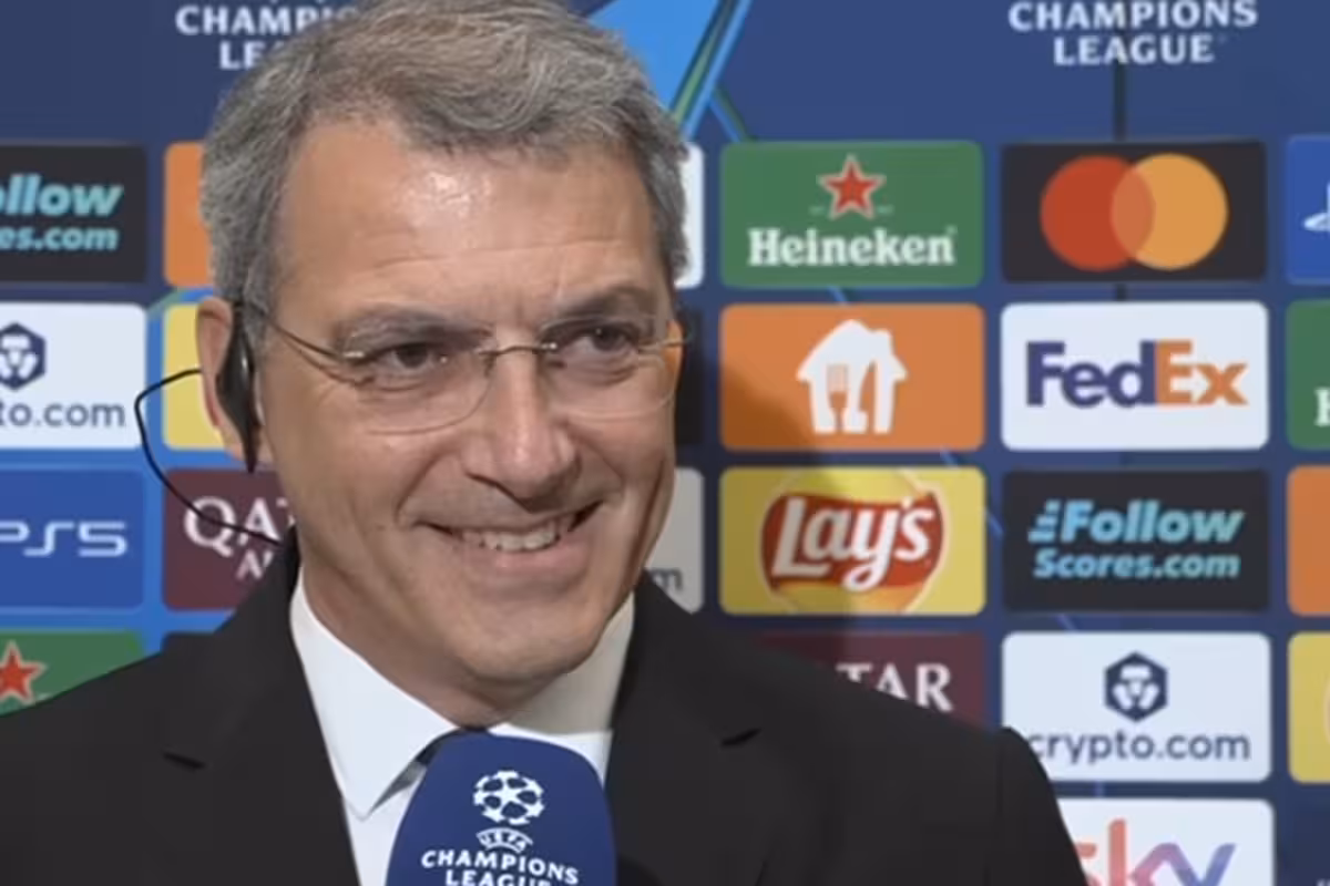 Damien Comolli sorride