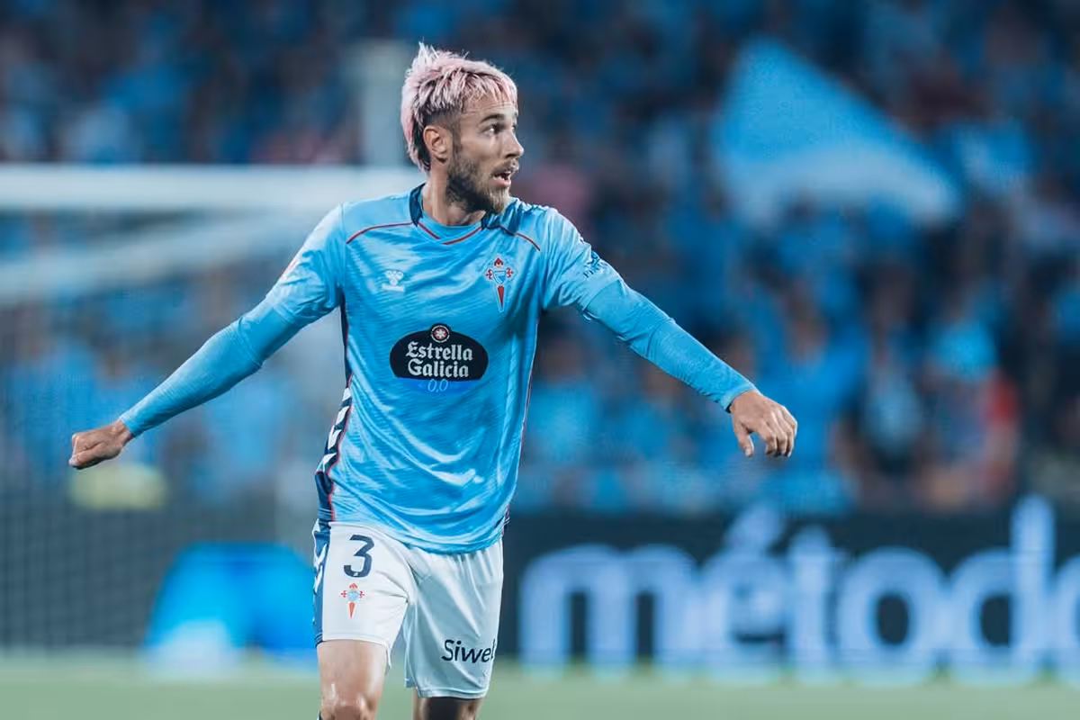 Oscar Mingueza in campo con il Celta Vigo